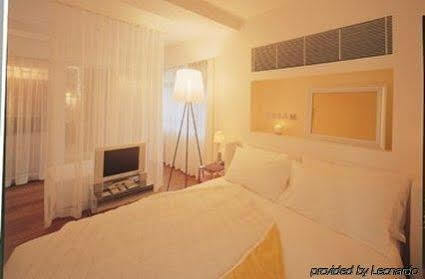 J By Yoo Hotel Hongkong